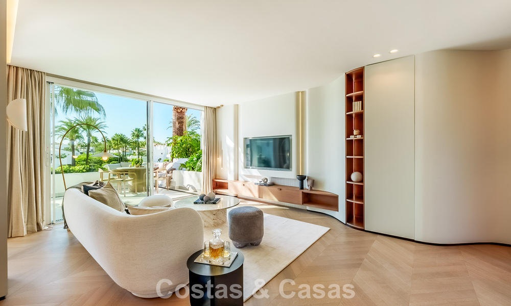 Ático de lujo listo para entrar a vivir en venta en un complejo de playa exclusivo a poca distancia del centro de Estepona 773769