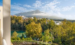 Apartamento de lujo renovado en venta con vistas panorámicas al mar en el valle del golf de Nueva Andalucía, Marbella 773788 