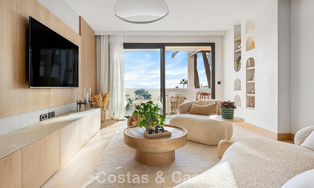 Apartamento de lujo renovado en venta con vistas panorámicas al mar en el valle del golf de Nueva Andalucía, Marbella 773793