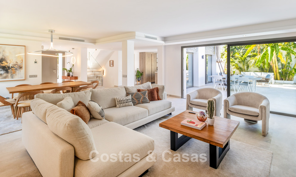 Villa modernista de lujo en venta a poca distancia de todos los servicios en la prestigiosa Milla de Oro de Marbella 773914