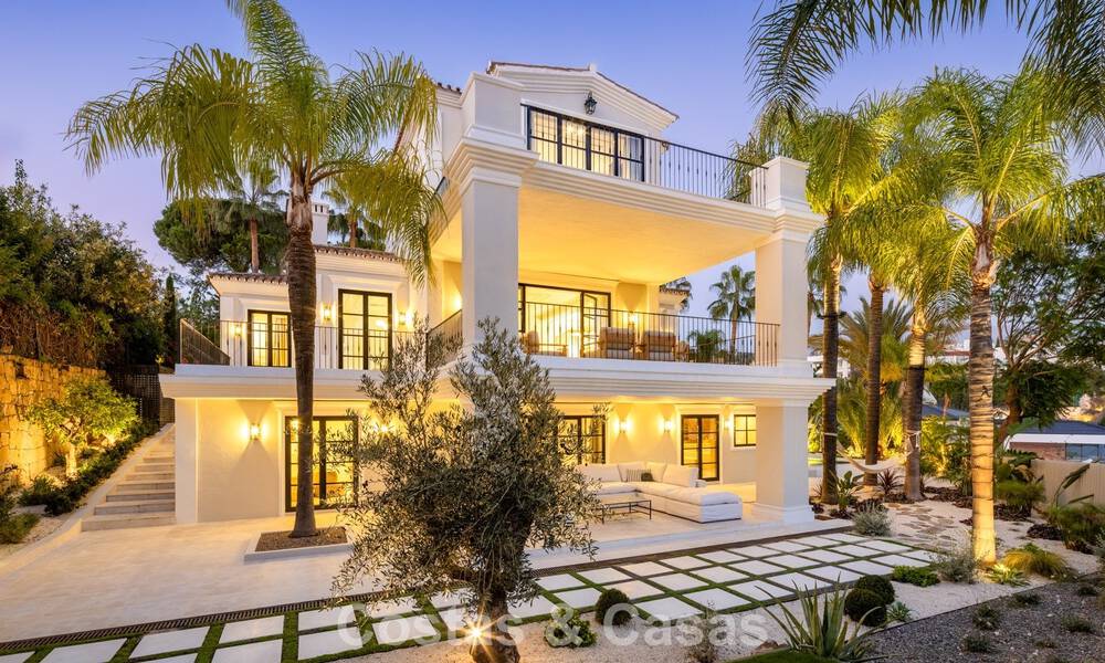 Villa lista para vivir con un estilo arquitectónico andaluz contemporáneo en venta en el valle del golf de Nueva Andalucía, Marbella 773855