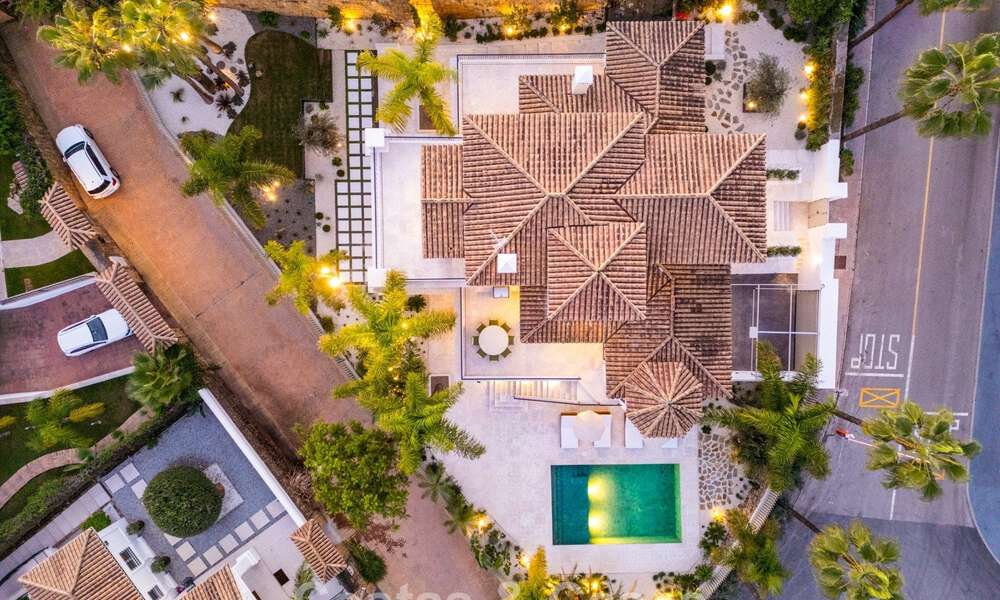 Villa lista para vivir con un estilo arquitectónico andaluz contemporáneo en venta en el valle del golf de Nueva Andalucía, Marbella 773857