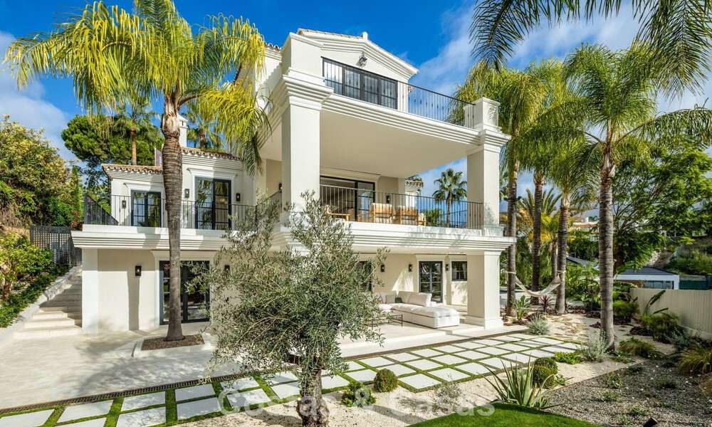 Villa lista para vivir con un estilo arquitectónico andaluz contemporáneo en venta en el valle del golf de Nueva Andalucía, Marbella 773870