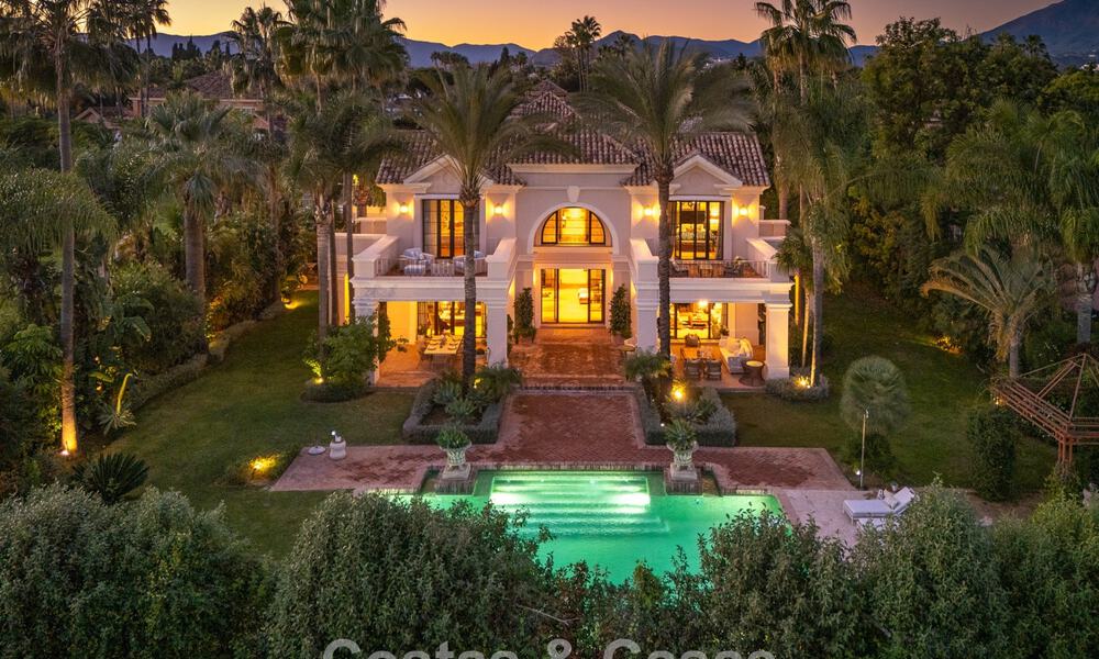 Impresionante villa de lujo en venta en una prestigiosa urbanización a poca distancia de la playa en Guadalmina Baja, Marbella 773939