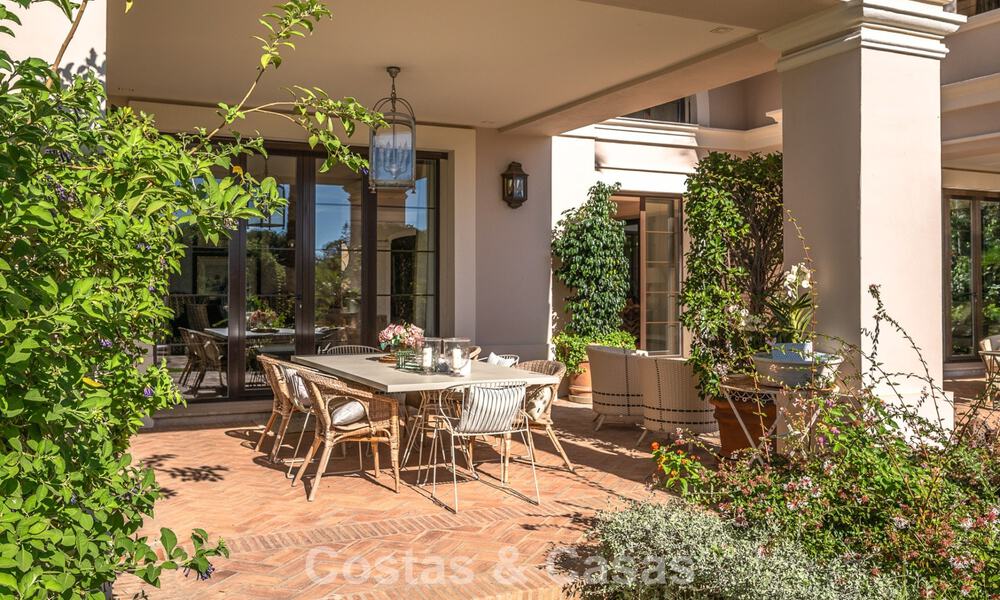 Impresionante villa de lujo en venta en una prestigiosa urbanización a poca distancia de la playa en Guadalmina Baja, Marbella 773947