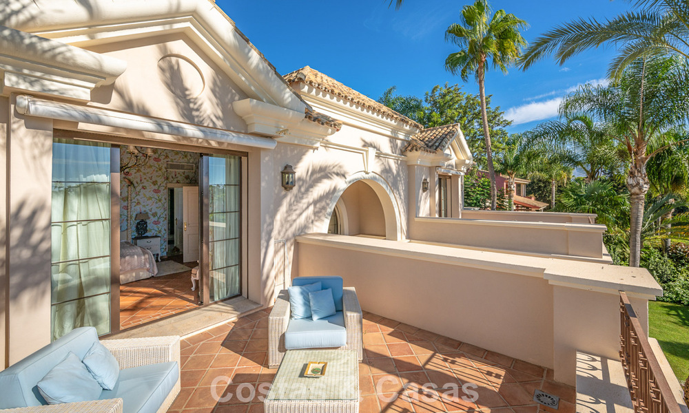 Impresionante villa de lujo en venta en una prestigiosa urbanización a poca distancia de la playa en Guadalmina Baja, Marbella 773952