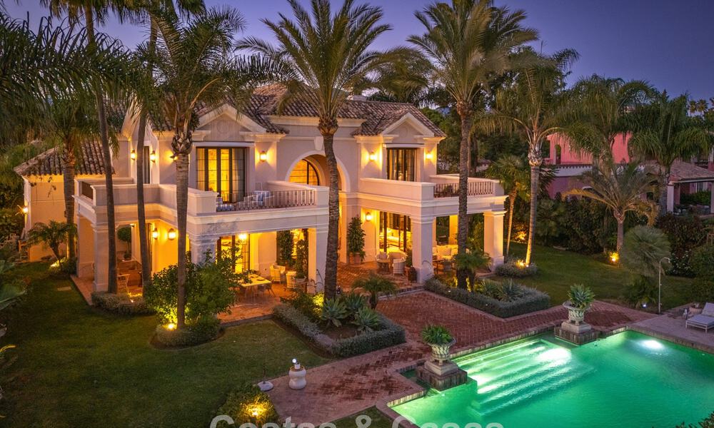 Impresionante villa de lujo en venta en una prestigiosa urbanización a poca distancia de la playa en Guadalmina Baja, Marbella 773955