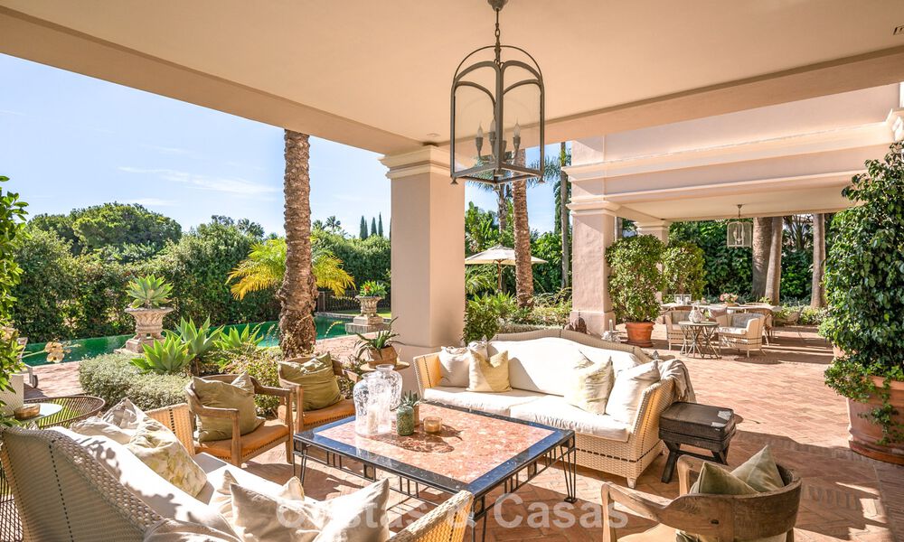 Impresionante villa de lujo en venta en una prestigiosa urbanización a poca distancia de la playa en Guadalmina Baja, Marbella 773962