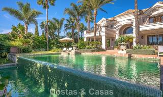 Impresionante villa de lujo en venta en una prestigiosa urbanización a poca distancia de la playa en Guadalmina Baja, Marbella 773970 