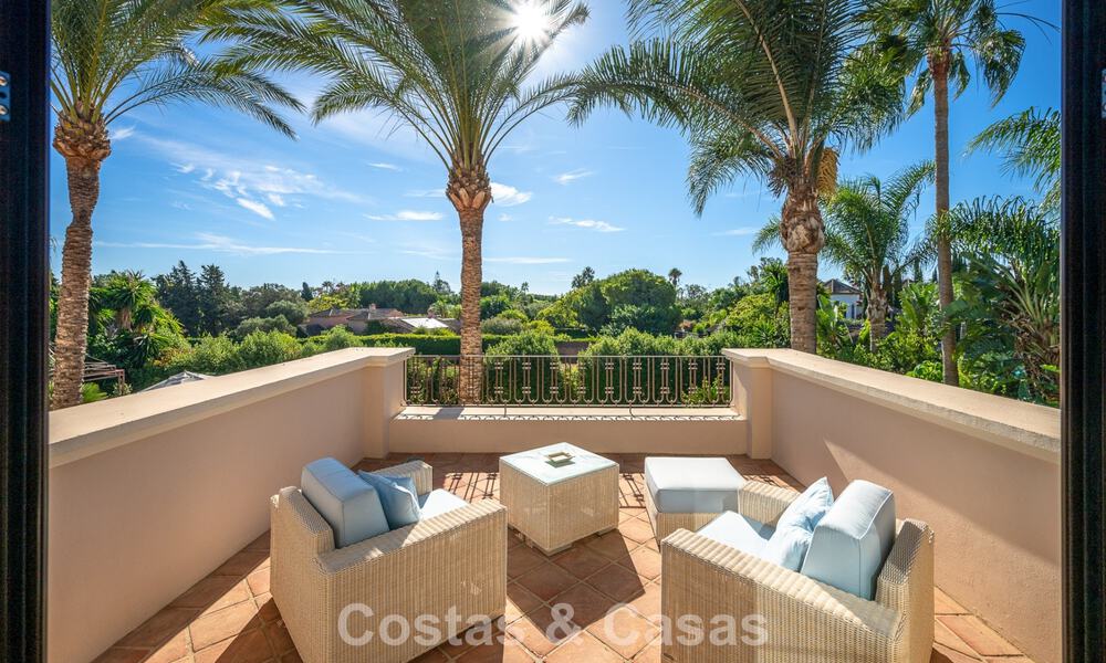 Impresionante villa de lujo en venta en una prestigiosa urbanización a poca distancia de la playa en Guadalmina Baja, Marbella 773975