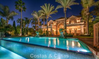 Impresionante villa de lujo en venta en una prestigiosa urbanización a poca distancia de la playa en Guadalmina Baja, Marbella 773979 