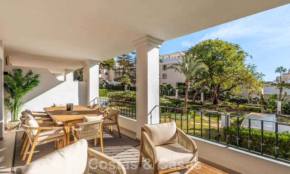 Ático contemporáneo reformado en venta en el valle del golf de Nueva Andalucía, Marbella 774261