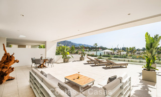 Excelente apartamento dúplex en planta baja en venta en un sofisticado complejo estilo resort en la Milla de Oro de Marbella 774354