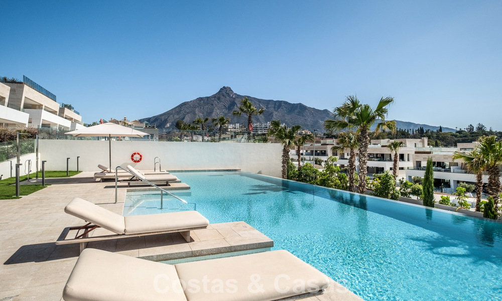 Excelente apartamento dúplex en planta baja en venta en un sofisticado complejo estilo resort en la Milla de Oro de Marbella 774358