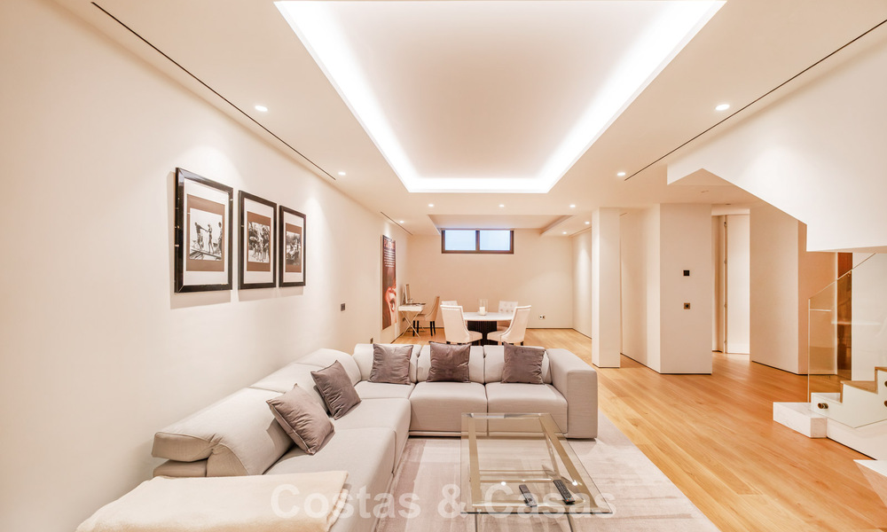 Excelente apartamento dúplex en planta baja en venta en un sofisticado complejo estilo resort en la Milla de Oro de Marbella 774361