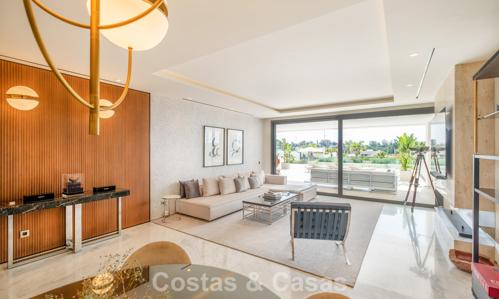 Excelente apartamento dúplex en planta baja en venta en un sofisticado complejo estilo resort en la Milla de Oro de Marbella 774363