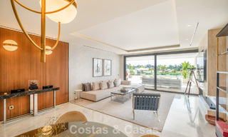 Excelente apartamento dúplex en planta baja en venta en un sofisticado complejo estilo resort en la Milla de Oro de Marbella 774363 