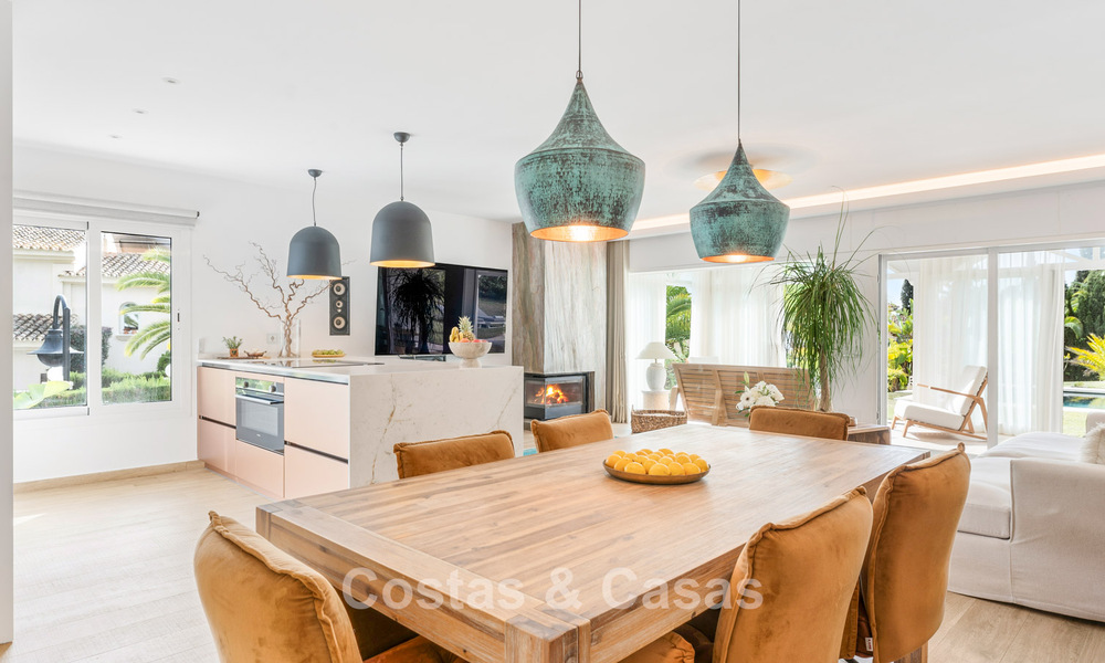 Amplia villa de una sola planta con un estilo arquitectónico tradicional andaluz en venta en Elviria, Marbella Este 774427