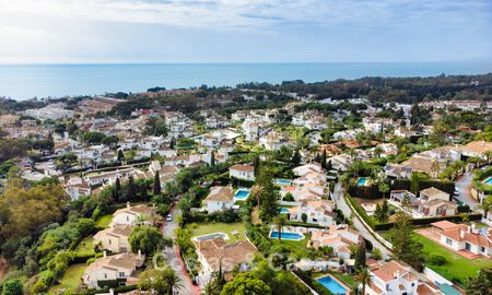 Amplia villa de una sola planta con un estilo arquitectónico tradicional andaluz en venta en Elviria, Marbella Este 774434