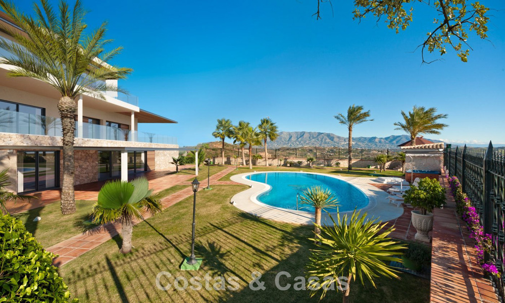 Impresionante villa en venta, junto al campo de golf en Mijas, Costa del Sol 774469