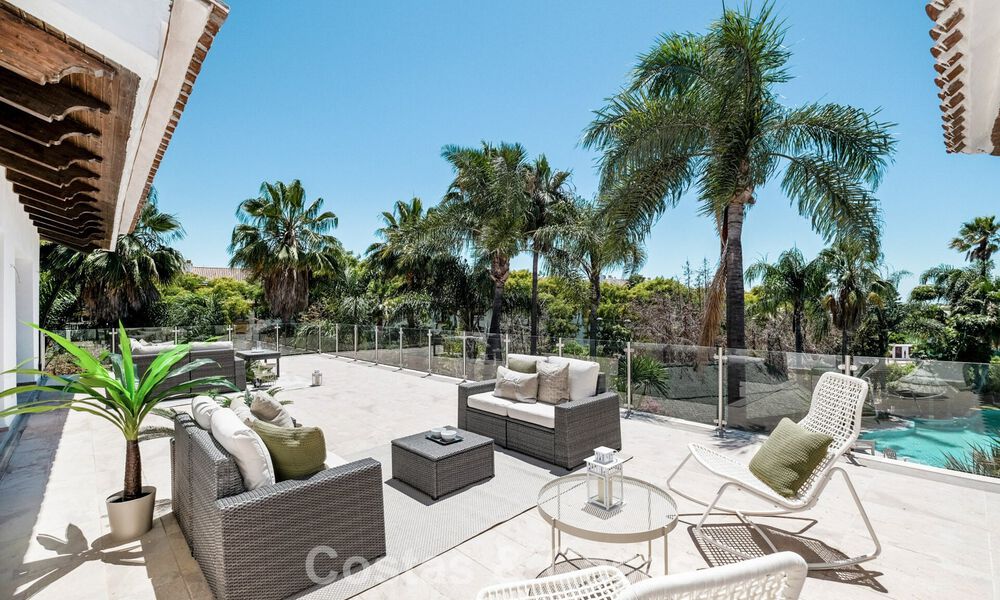 Villa única estilo loft en venta en una cotizada zona residencial en Nueva Andalucía, Marbella 774497