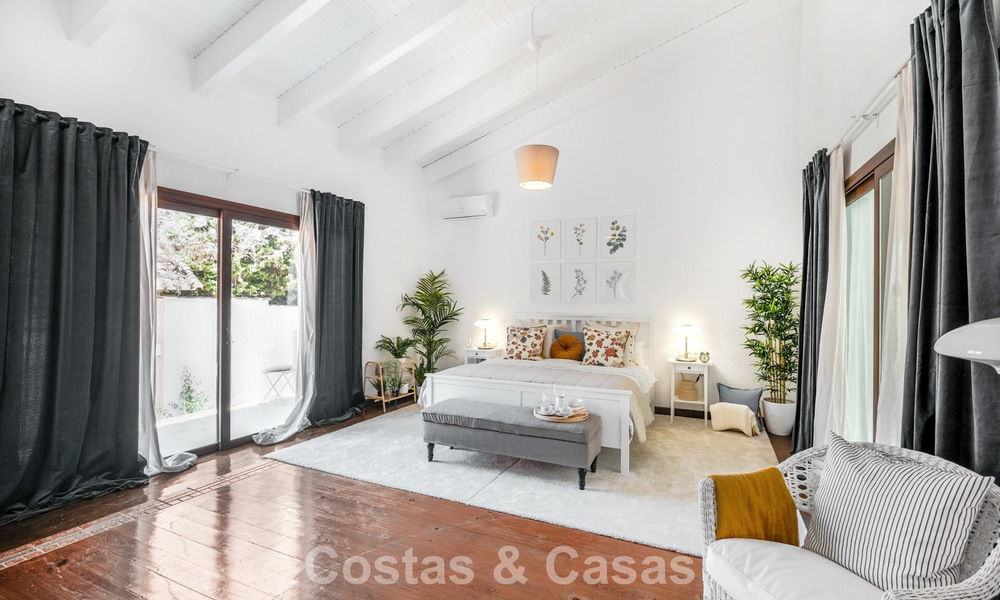 Villa única estilo loft en venta en una cotizada zona residencial en Nueva Andalucía, Marbella 774503