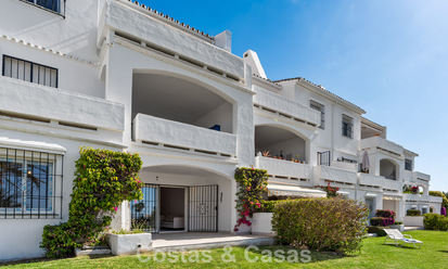 Elegante apartamento en planta baja con vistas al mar en Nueva Andalucía, a poca distancia de Puerto Banús, Marbella 799780
