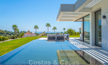 Amplio apartamento con jardín de nueva construcción y piscina privada en venta en una urbanización cerrada en Benahavís – Marbella 806732